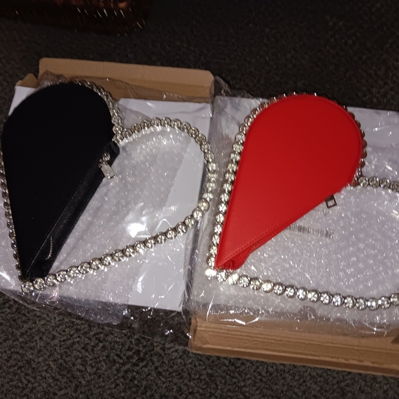 New in box Heart-shaped Diamond handle small Purse - Picture 4 of 4